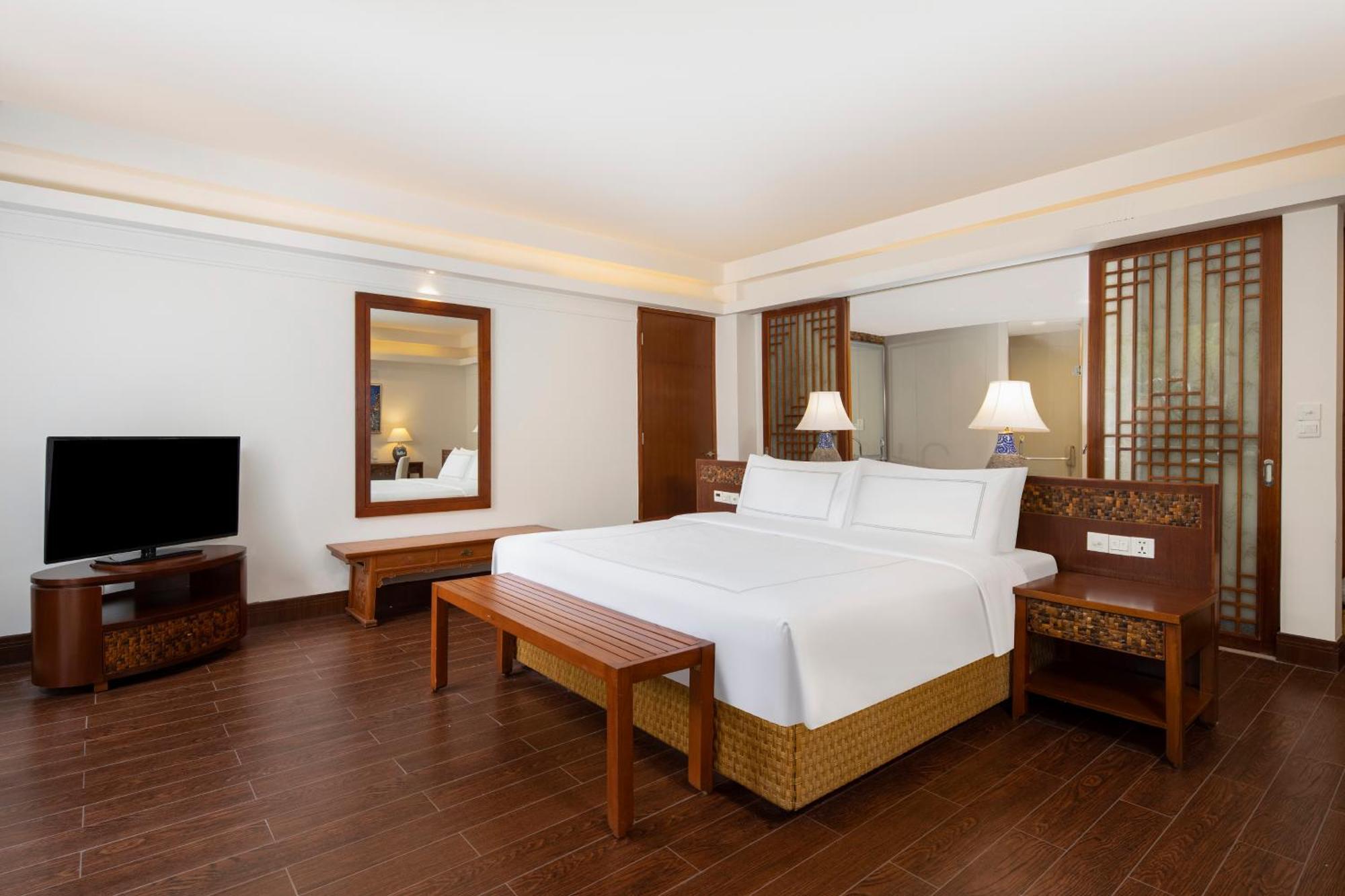 Swissotel Sanya Yalong Bay Exterior photo