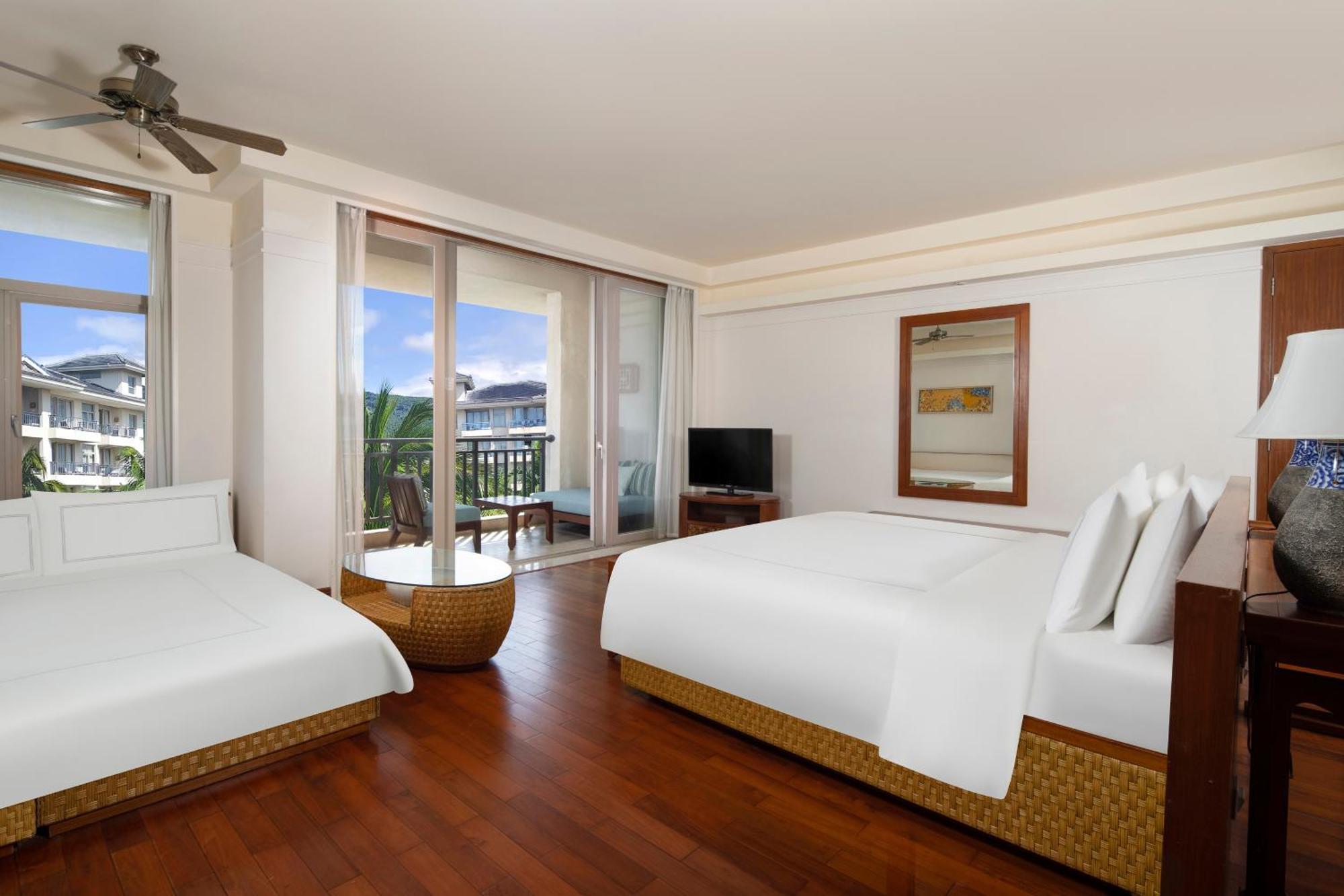 Swissotel Sanya Yalong Bay Exterior photo