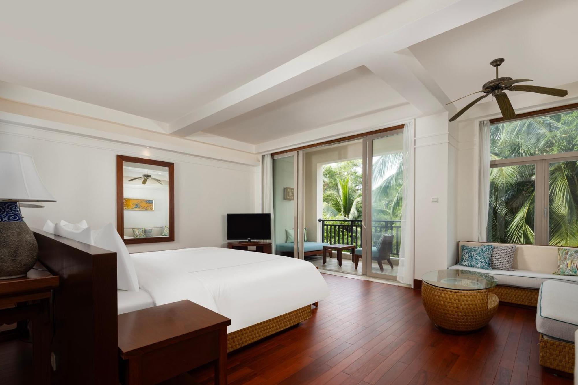 Swissotel Sanya Yalong Bay Exterior photo