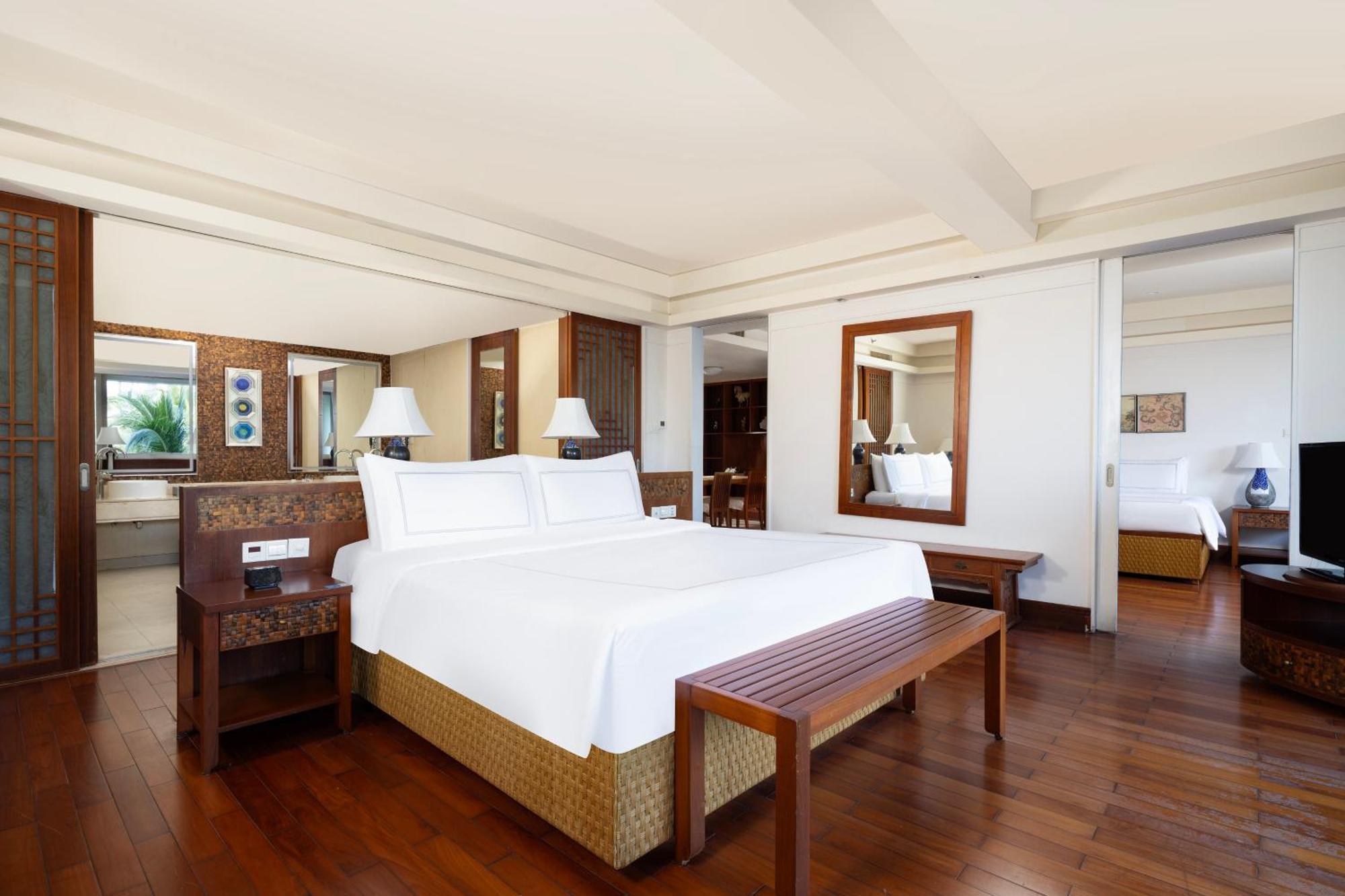 Swissotel Sanya Yalong Bay Exterior photo