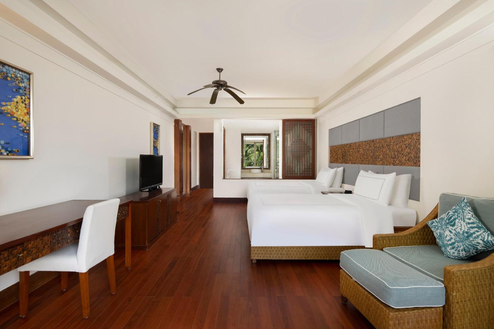Swissotel Sanya Yalong Bay Exterior photo