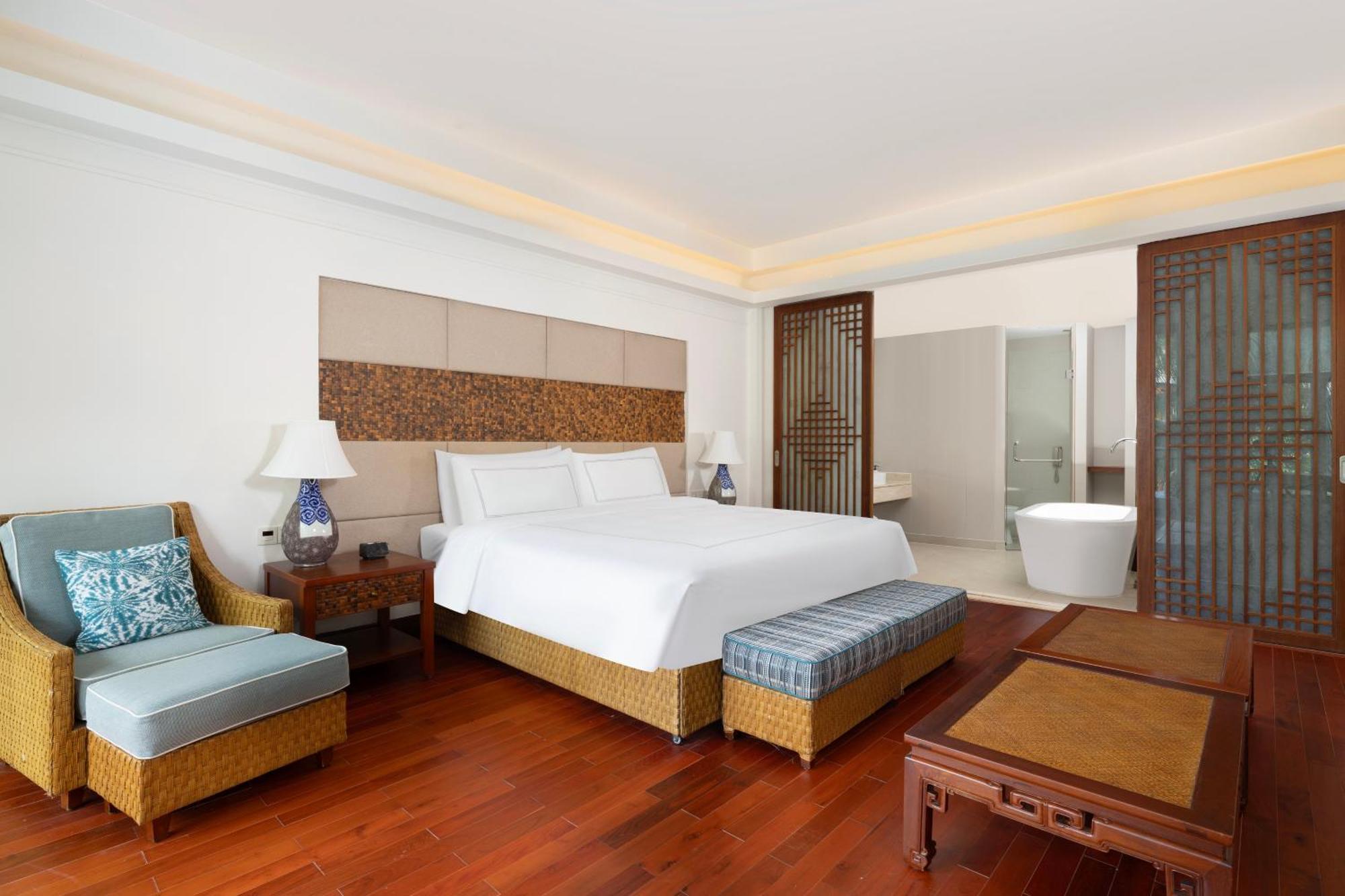Swissotel Sanya Yalong Bay Exterior photo