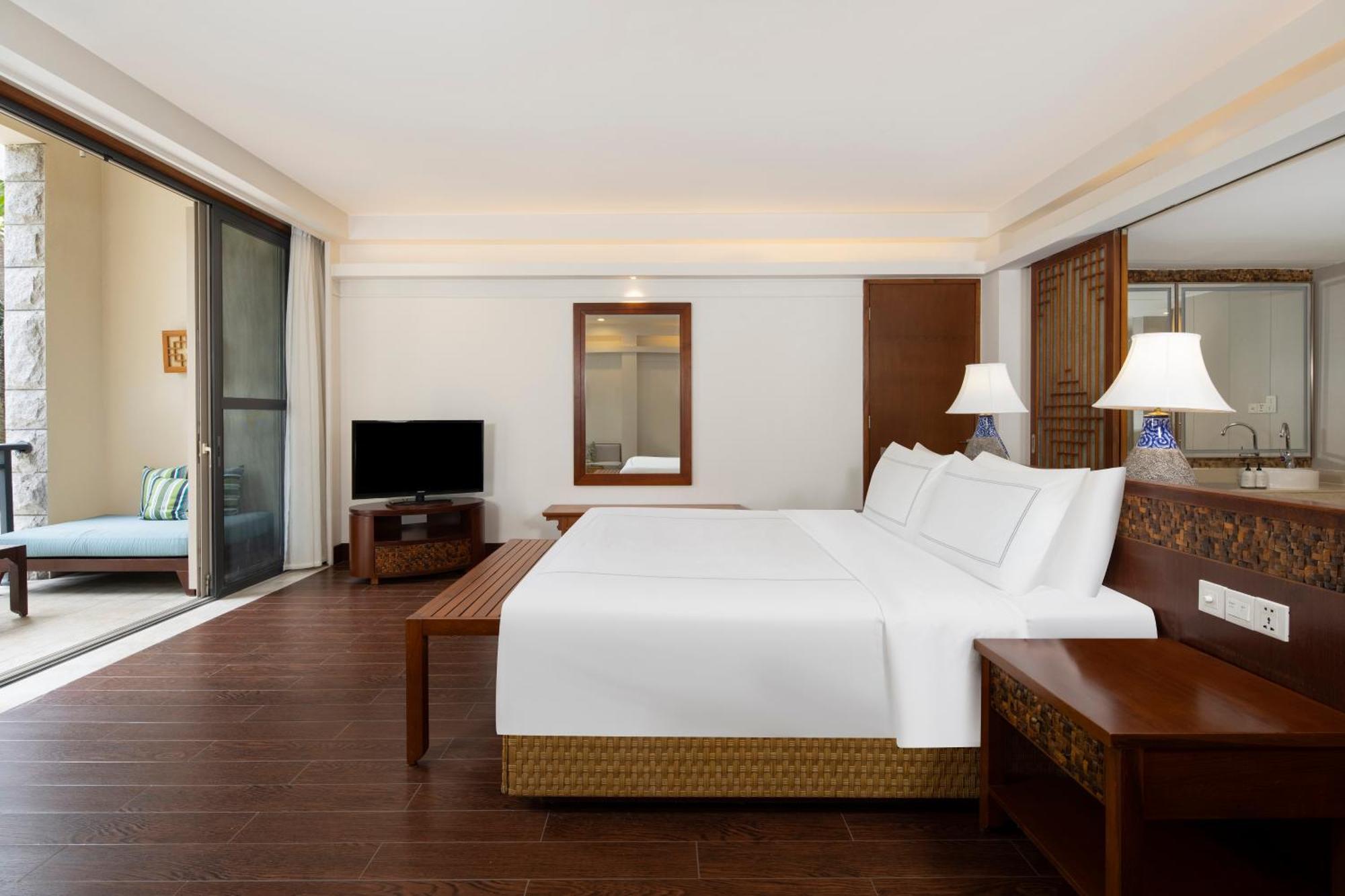 Swissotel Sanya Yalong Bay Exterior photo
